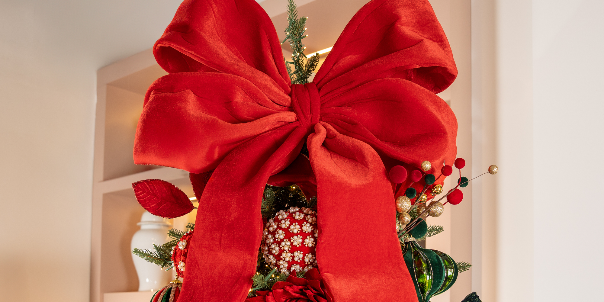 THE PERFECT <p> BOW TOPPER</p>